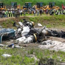Dezoito pessoas morrem em acidente de avião no Nepal, apenas piloto sobrevive - PRAKASH MATHEMA / AFP