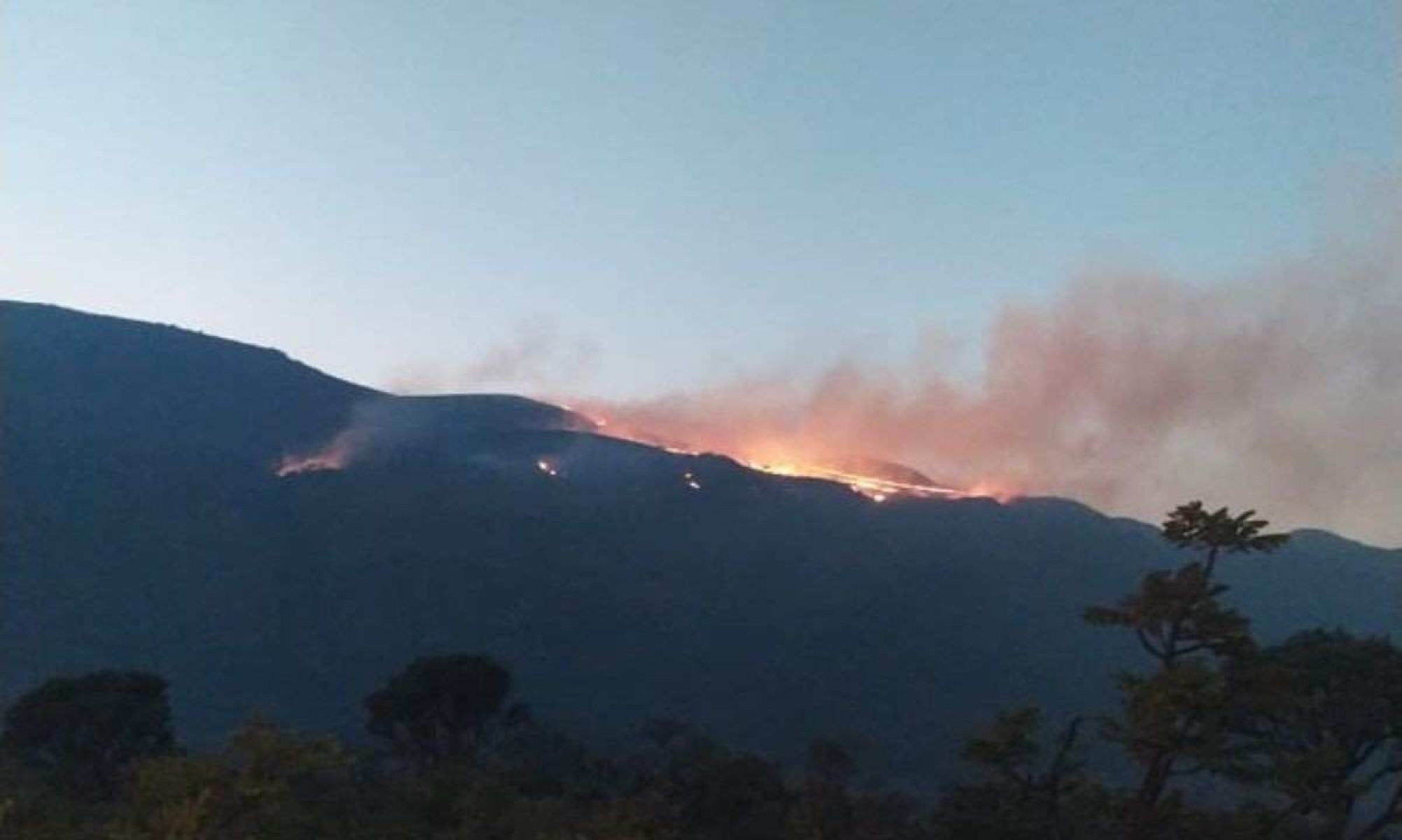 Incêndio na serra da Moeda