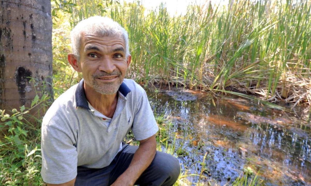 Com iniciativas simples e consciência ambiental, Santino lopes de Araújo conserva a Vereda Água Doce -  (crédito: Solon Queiroz/Esp EM)