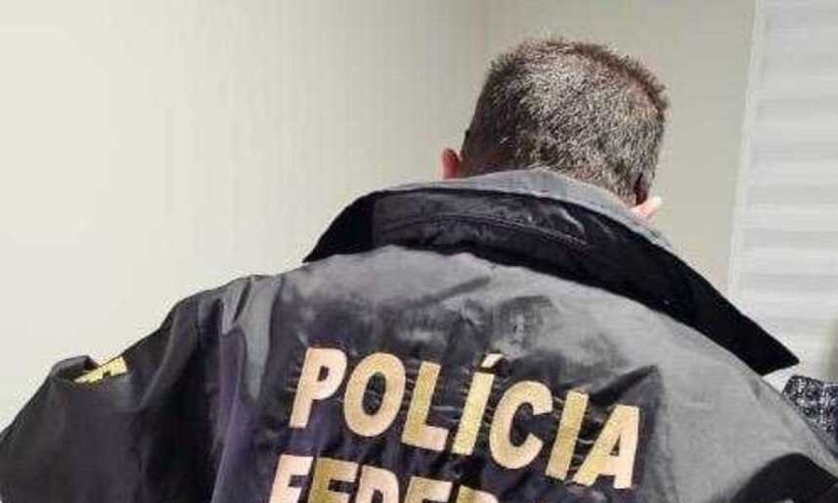 Operação da Polícia Federal apreendeu celulares e um HD na manhã desta quinta-feira (25/7) -  (crédito: Divulgação/Polícia Federal)