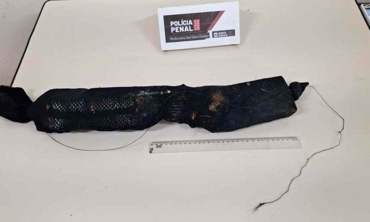 A meia foi lançada para o presídio pelo alto, numa espécie de tirolesa A meia foi lançada para o presídio pelo alto, numa espécie de tirolesa