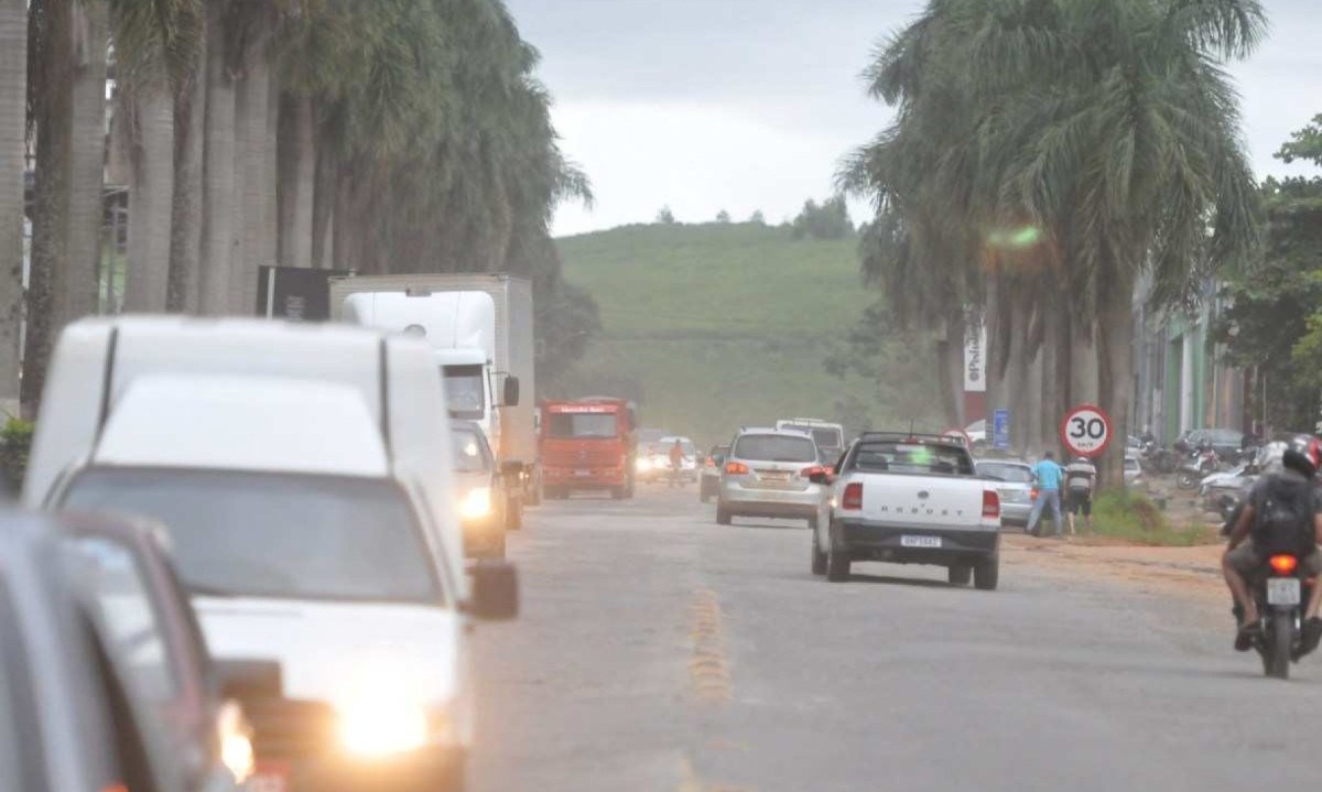 O trecho da rodovia ficará interditado nos dois sentidos entre as 13h e 17h desta quinta-feira (25/7) -  (crédito: Credito: Alexandre Guzanshe/EM/D.A Press)