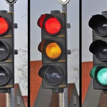 Sinais de trânsito podem ganhar nova cor - Imagem de WikimediaImages por Pixabay