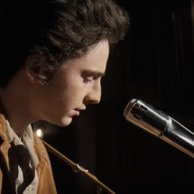 WebStories: Teaser mostra Timothée Chalamet no papel do músico Bob Dylan