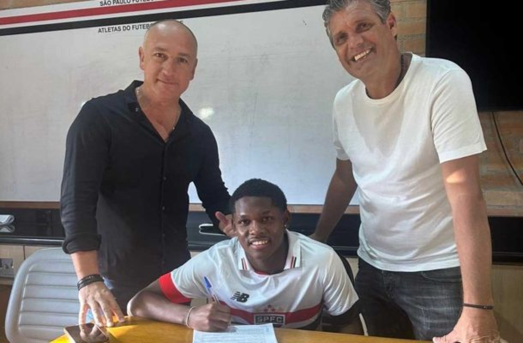 São Paulo acerta contratação de promessa peruana para o Sub-20