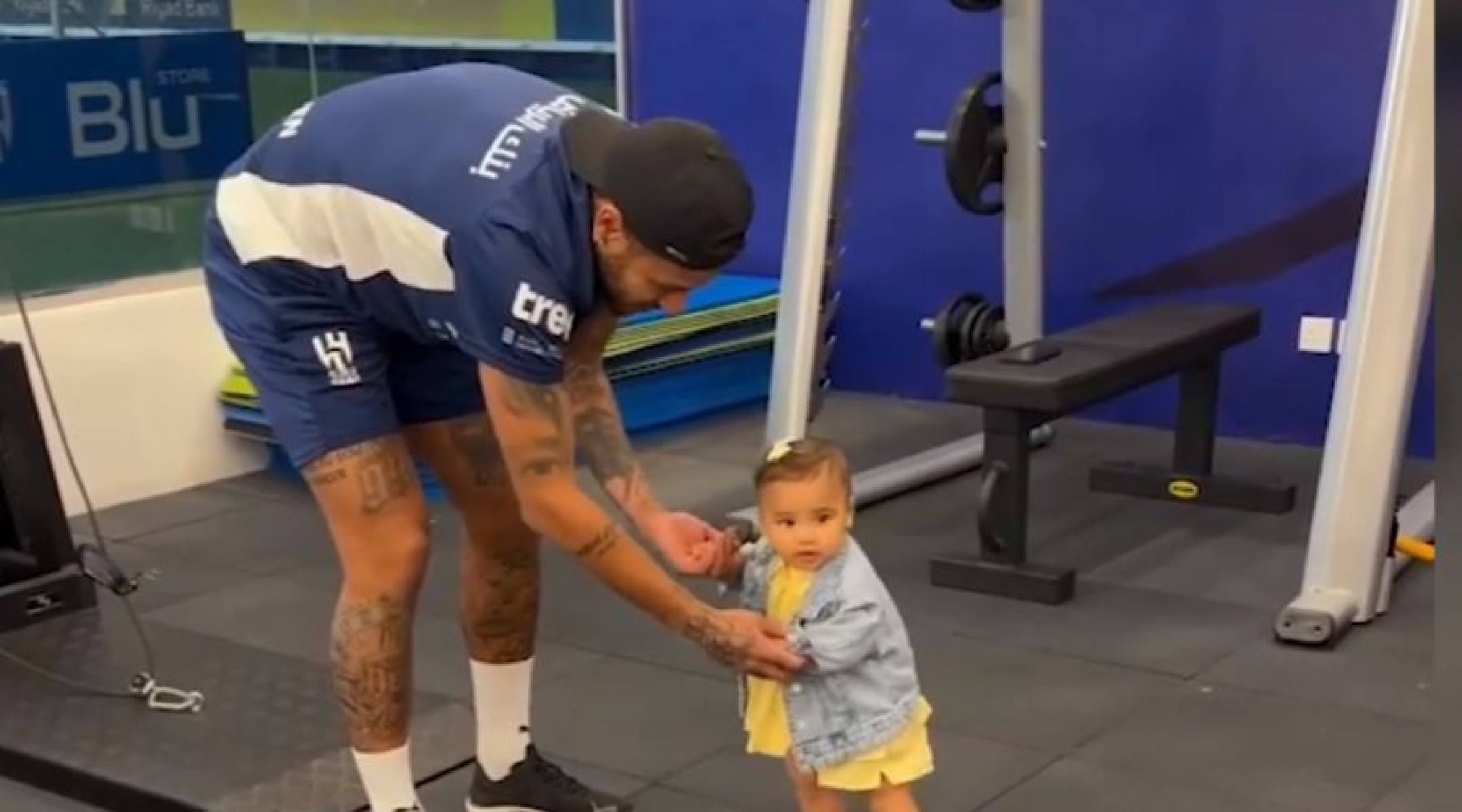 Em treino, Neymar aparece em momento fofo com filha Mavie