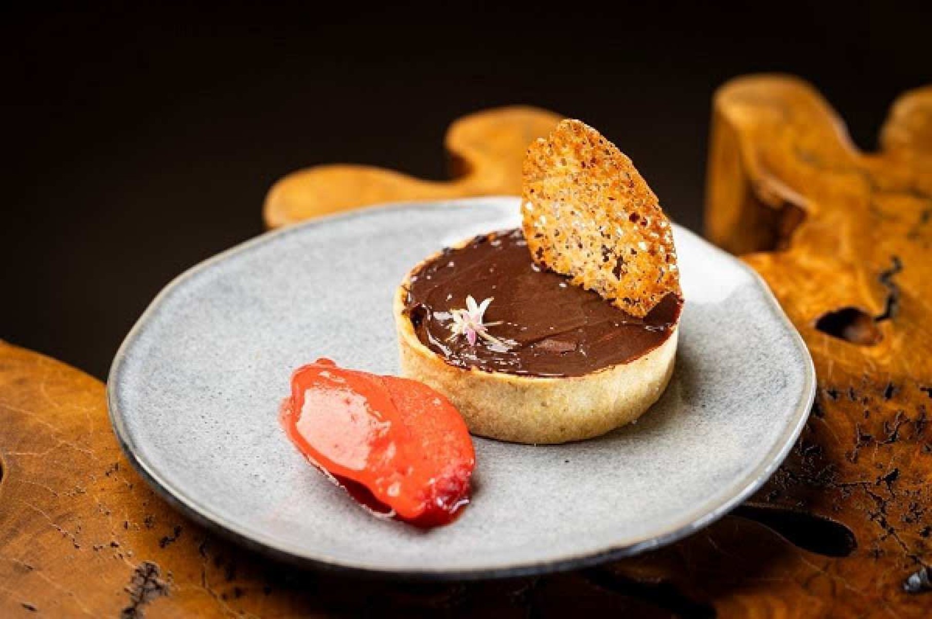Sorbet de morangos da fazenda vizinha, Lua Dourada, e telha de avelãs
