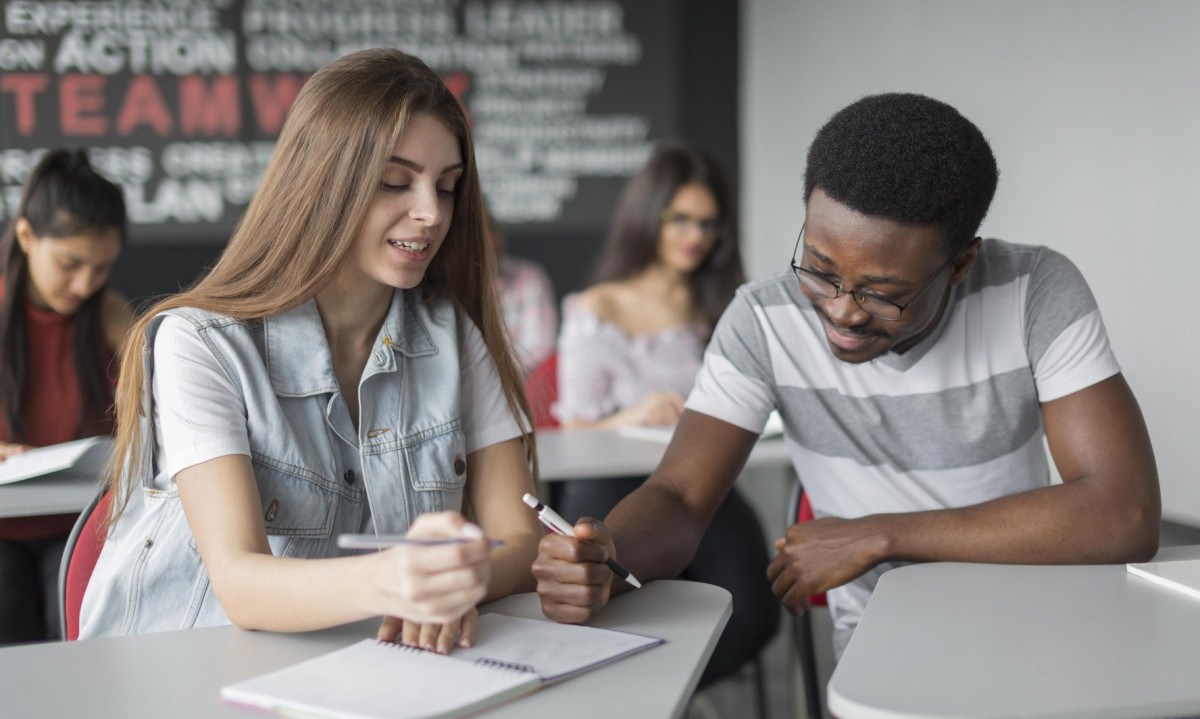 Mega Bolsa tem descontos de até 90% em faculdades renomadas -  (crédito: DINO)