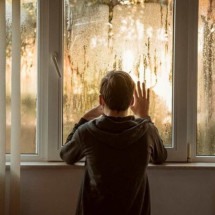 Crianças e adolescentes também sofrem de solidão - Freepik