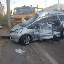 BH: jovem morre em acidente envolvendo carros e caminhão no Anel Rodoviário - CBMMG/Divulga&ccedil;&atilde;o