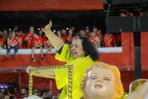 Rosa Magalhães, super campeã do carnaval do Rio, morre aos 77 anos
