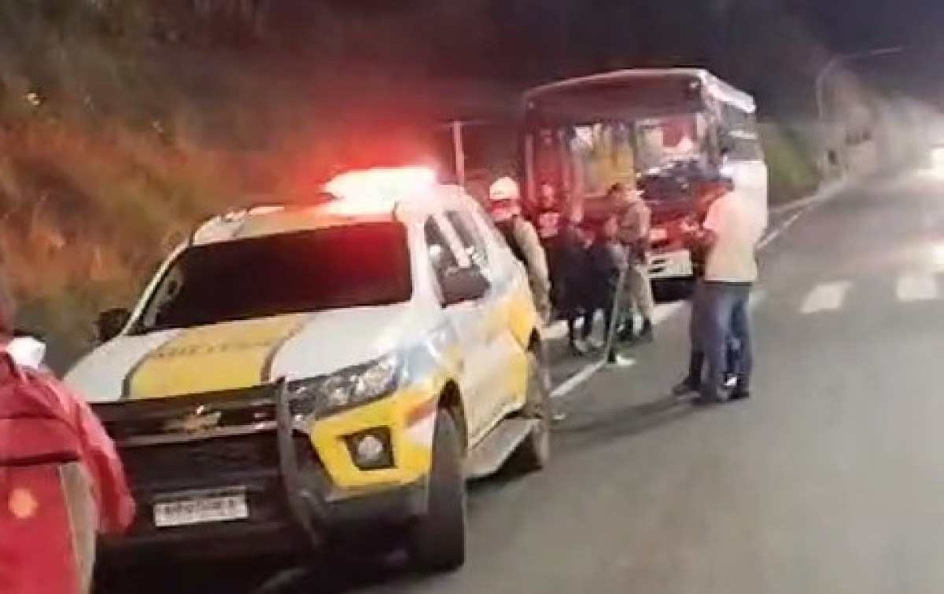 Vídeo: polícia prende motorista de ônibus que dirigia embriagado