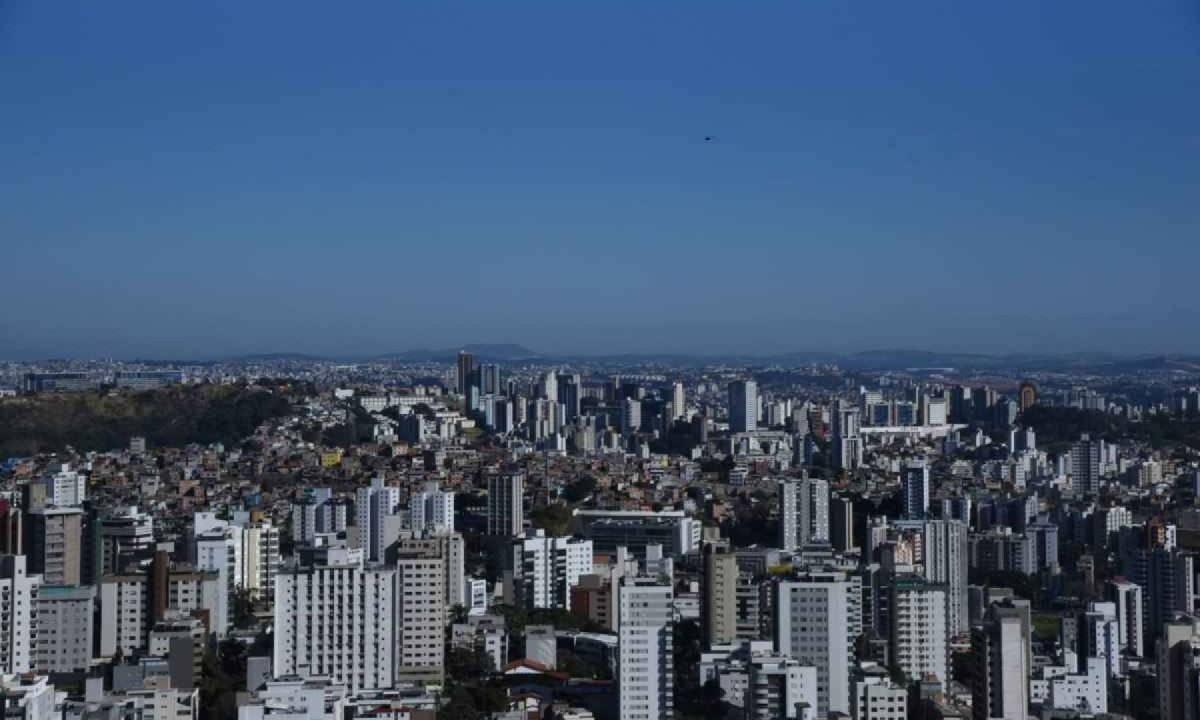 Tempo seco e céu claro devem permanecer durante agosto -  (crédito: Gladyston Rodrigues/EM/D.A Press)