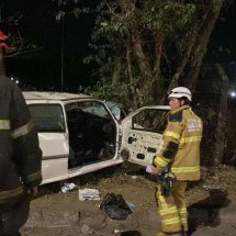 Acidente de carro deixa cinco feridos e um morto em Ipatinga - Reprodução/CBMMG