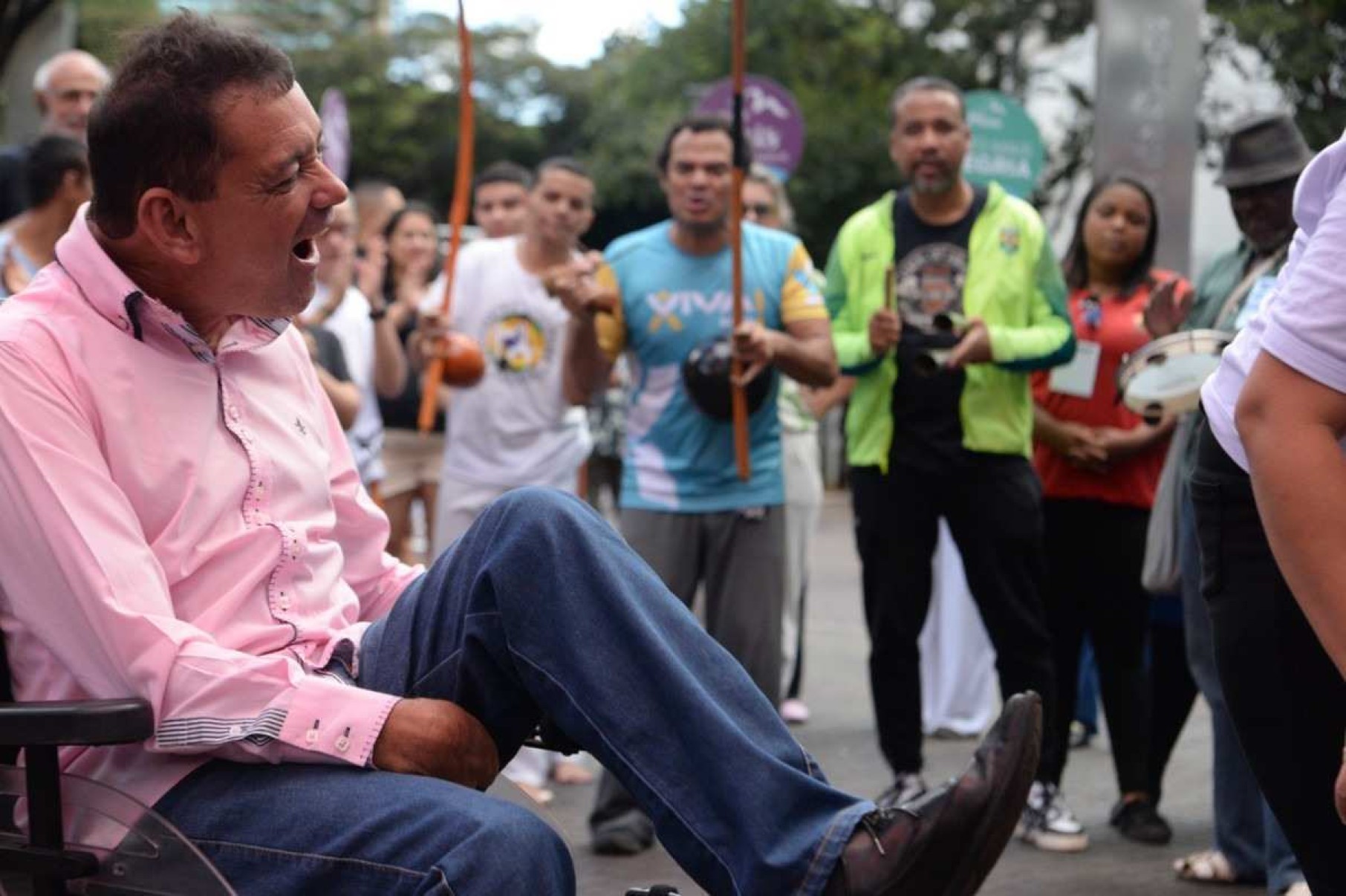 Roda de capoeira inclusiva anima Parada do Orgulho das Pessoas com Deficiência, em BH 