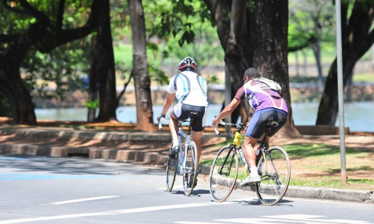 Não há prazer e vida fácil sem sacrifícios. Equilíbrio é o ponto comum entre caminhar sobre dois pés e ganhar o mundo sobre duas rodas -  (crédito: Gladyston Rodrigues/EM/D.A Press)