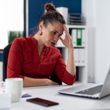 Avanço da liderança feminina em empresas diminui, diz estudo - DINO