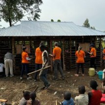 Alunos realizam ações sociais na África Oriental durante as férias de inverno - DINO