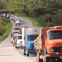 BR-381 é interditada nos dois sentidos; veja previsão de liberação - Beto Novaes/EM/D.A Press