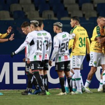 Árbitro atrapalhado? Intervenção confusa em pênalti no último lance de Palestino x Cuiabá viraliza - No Ataque Internacional