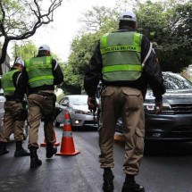 Programa que premia policiais que aplicam multas em MG é alvo de críticas - Dirceu Aurélio/Sejusp