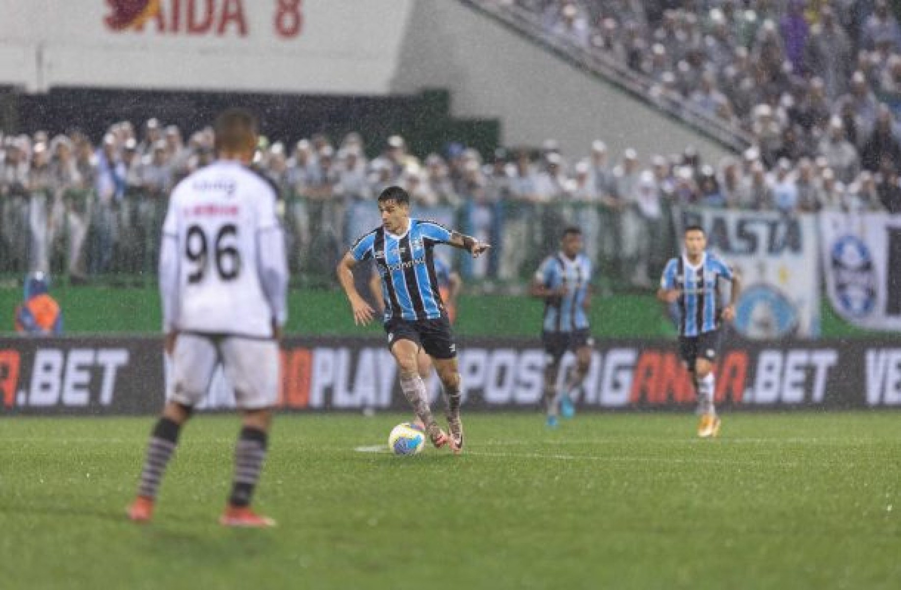 Grêmio perde atacante para o jogo contra o Athletico-PR, pelo Brasileirão