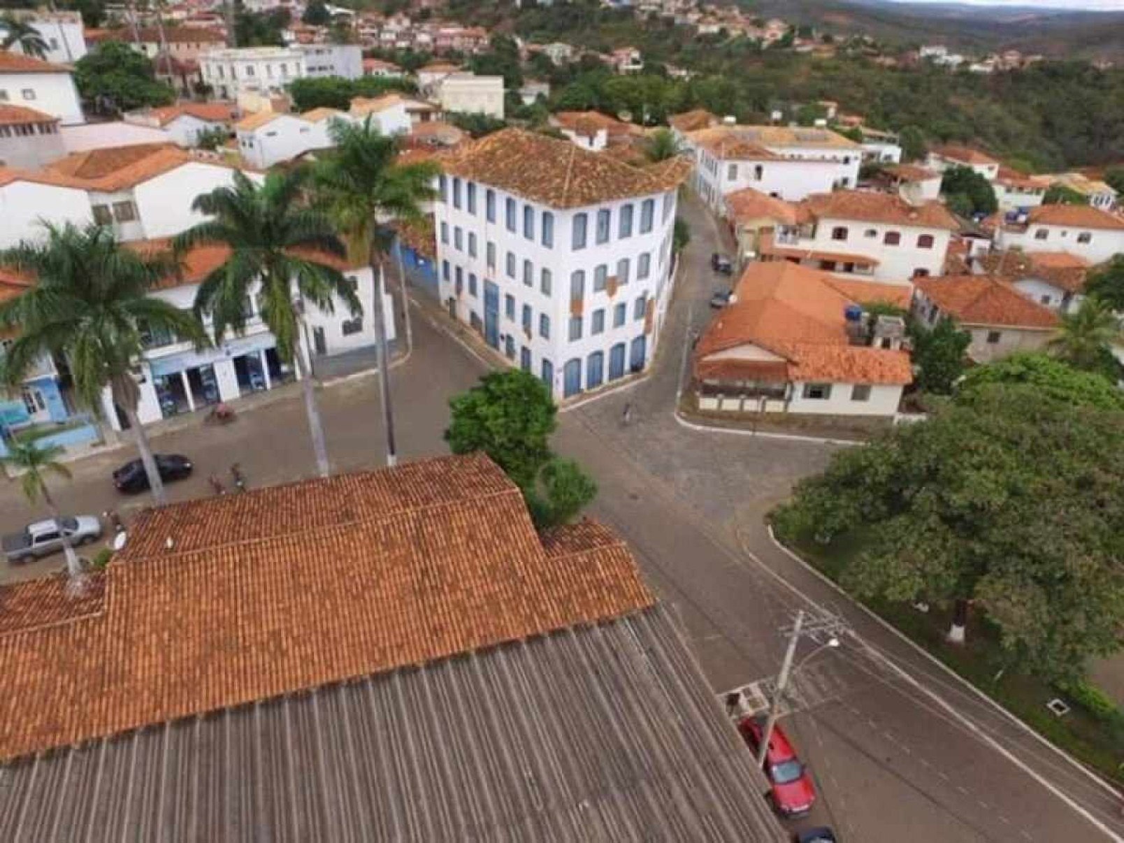 Primeiro arranha-céu do Brasil fica no interior de Minas Gerais; confira  