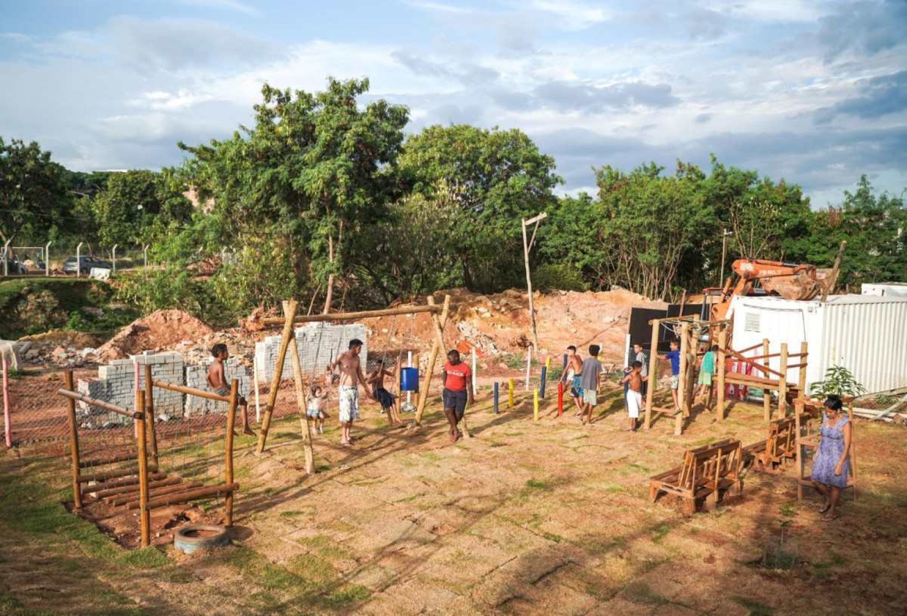 Mutirão transforma espaços e promove programação cultural em torno do Ribeirão da Onça