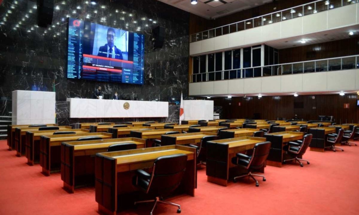 Deputados estaduais estão em recesso parlamentar e devem retomar as atividades no início de agosto -  (crédito: Guilherme Dardanhan/ALMG)