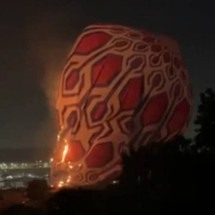 Balão cai e pega fogo no Parque Ibirapuera - Reprodução TV Globo