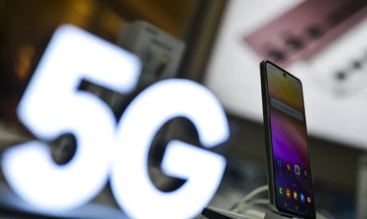 Anatel vai liberar sinal de internet 5G para mais 506 municípios -  (crédito: EBC)