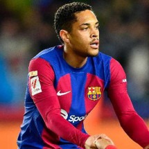 Craque do Barcelona fala sobre adaptação de Vitor Roque no clube - No Ataque Internacional