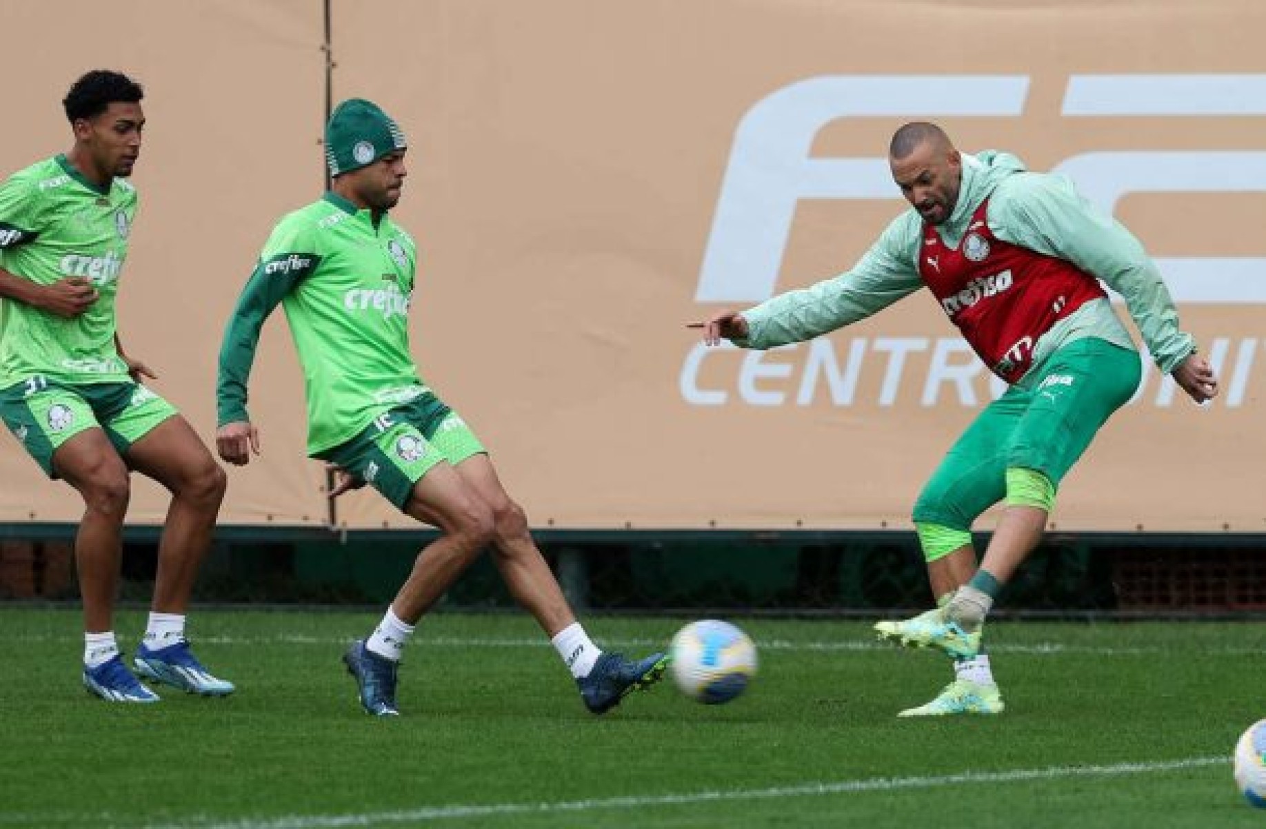 Palmeiras deve ter a volta de Mayke contra o Flamengo; Murilo é dúvida