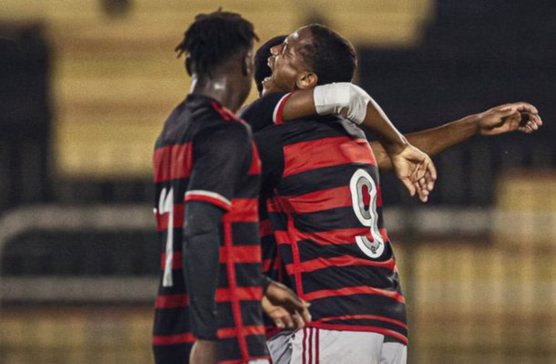 Flamengo vence, se aproxima dos líderes e complica o São Paulo no Brasileiro Sub-20