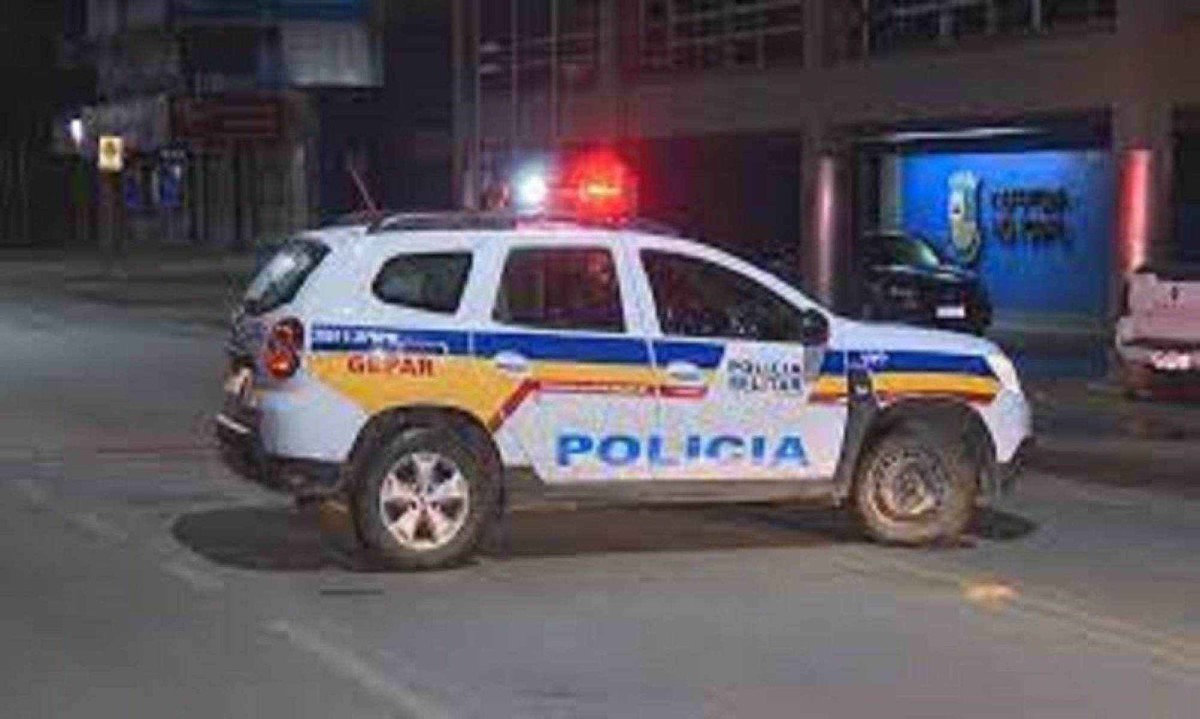 Depois de cerco a veículo PM prende homem que agrediu mulher em Sete Lagoas -  (crédito: PMMG)