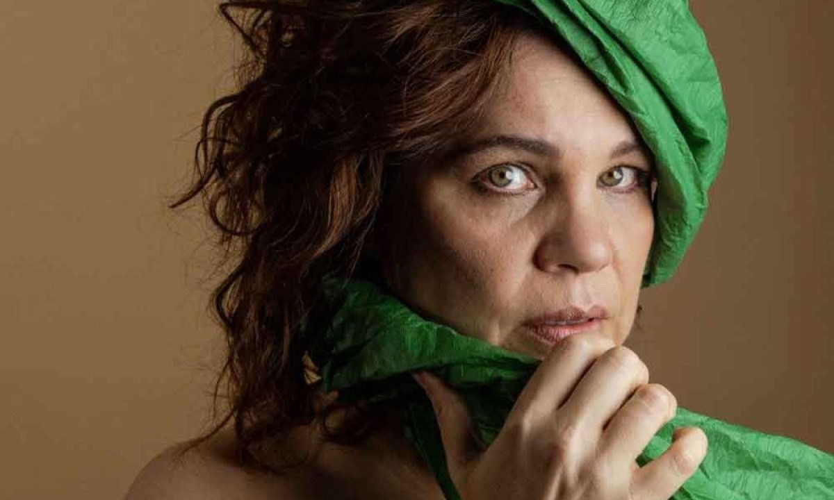 A atriz Isabel Teixeira foi dirigida por Marcos Caruso, companheiro de Jandira Martini em diversos trabalhos no teatro e na TV  -  (crédito: Flora Negri/Divulgação)