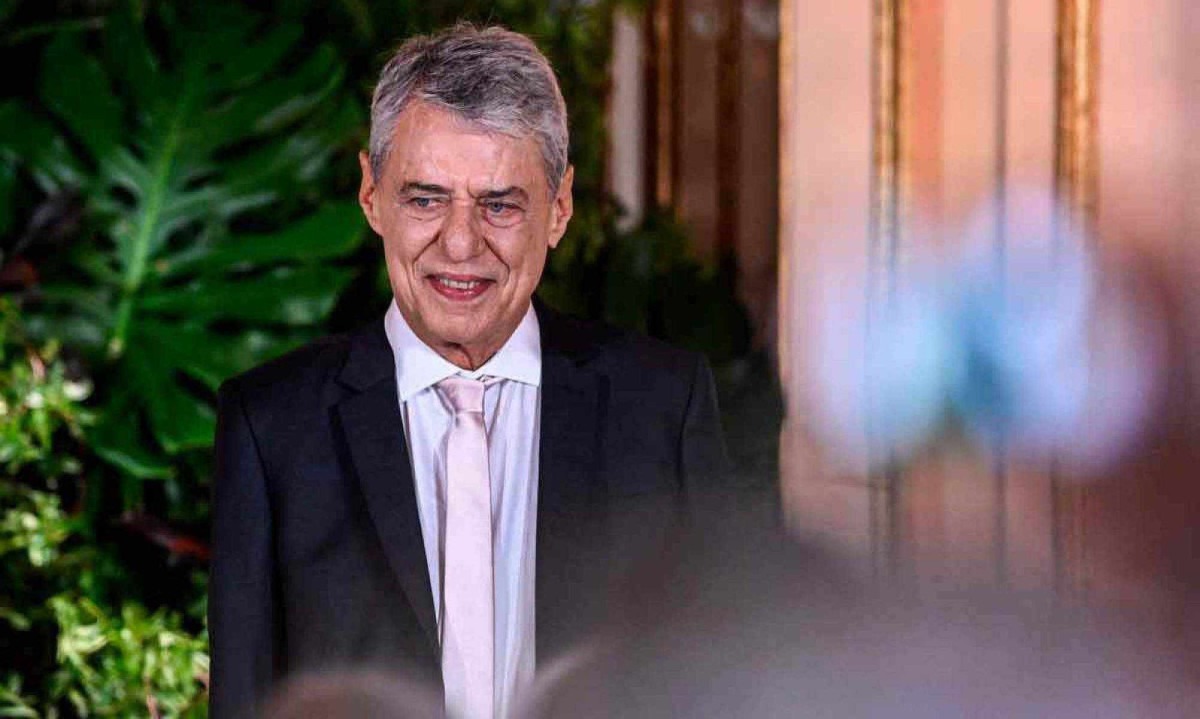 Chico Buarque lança seu oitavo romance, no qual mergulha em memórias da infância,  imaginárias ou não -  (crédito: PATRICIA DE MELO MOREIRA/AFP)