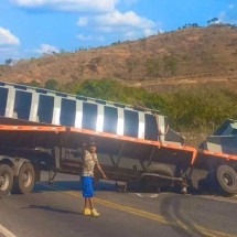 Acidente fecha BR-381 por mais de 17 horas - Redes Sociais