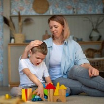 Como contar para o seu filho que ele é neurodivergente - Freepik