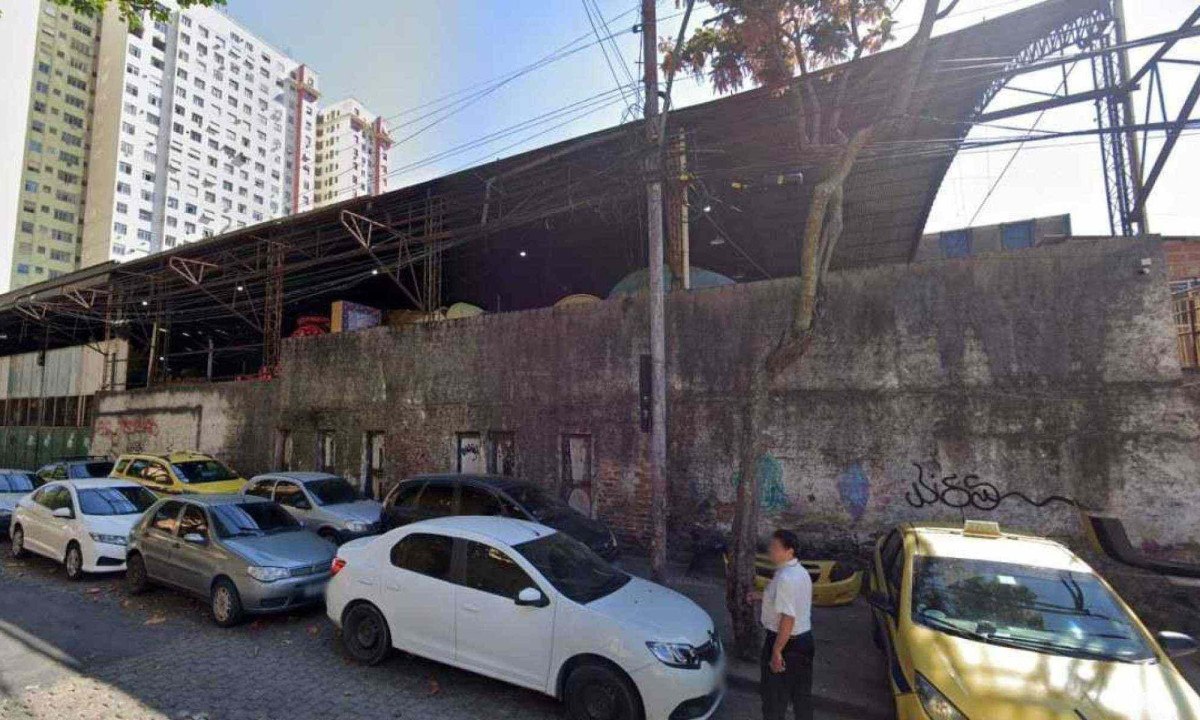 Governador afirmou que escolas não serão mais despejadas de barracão na Rua Frederico Silva -  (crédito: Google Street View/Reprodução)