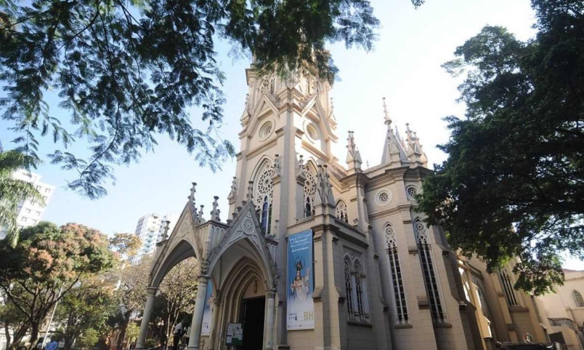 Igreja da Boa Viagem é considerada o marco zero de Belo Horizonte mas infelizmente esta passando por problemas como por exemplo infiltrações, reboco caindo, sujeiras, etc.
       -  (crédito: Alexandre Guzanshe/EM/D.A. Press)