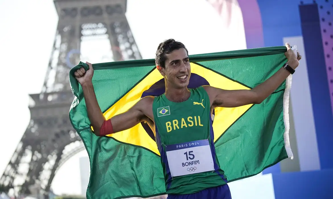 Caio Bonfim fatura prata inédita para o Brasil na marcha atlética  -  (crédito: EBC)