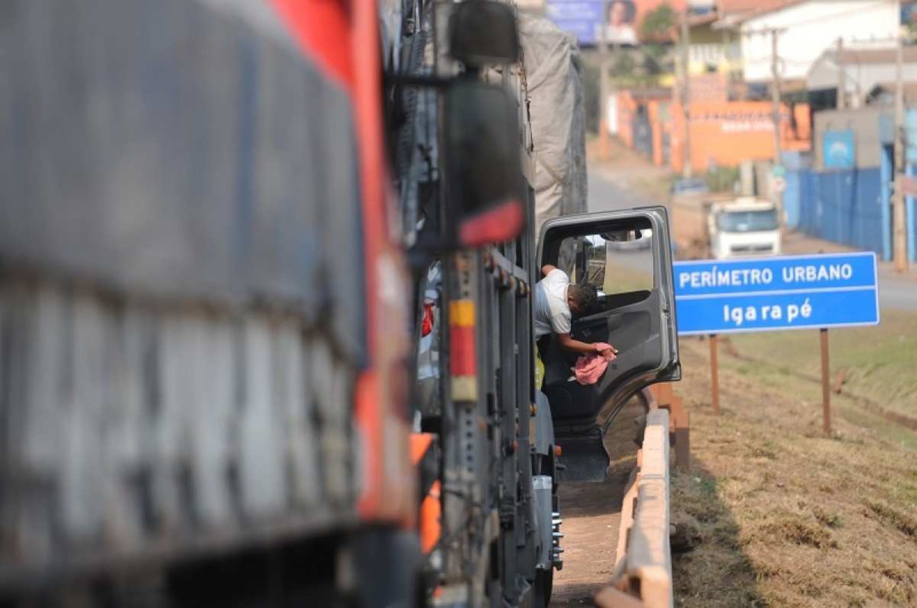 BR-381 é liberada após engavetamento com sete veículos em Igarapé