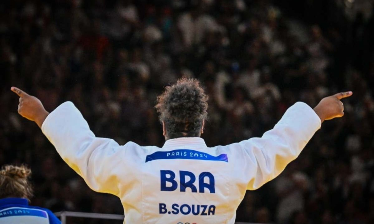 Bia Souza comemora medalha de ouro no judô em Paris 2024  -  (crédito: Leandro Couri/EM/DA Press)