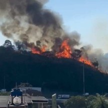 BH: após 3 horas, bombeiros controlam incêndio na marginal do Anel - Divulgação CBMMG