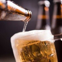 Dia da cerveja: bebida favorita do Brasil é tema de hits famosos -  PORNSAWAN / FreePik