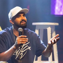 Fim de semana vai de balada nostálgica n'A Obra a stand-up no BeFly - Bianca Tatamiya/divulga&ccedil;&atilde;o