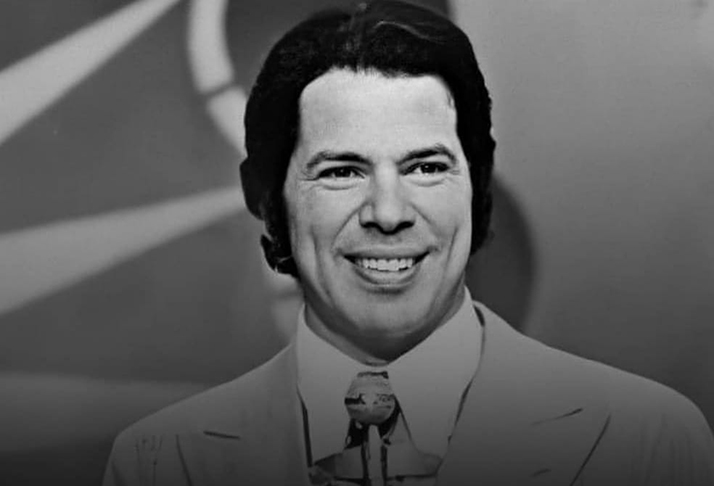 Carismático, passou para a TV Globo e fez sucesso. Domingo era dia de Silvio Santos, com música, jogos, competições e prêmios.  Em 1975, recebeu a concessão para ter sua própria emissora: TVS. Seis anos depois, adquiriu mais quatro canais que, juntos, formaram o Sistema Brasileiro de Televisão (SBT). 