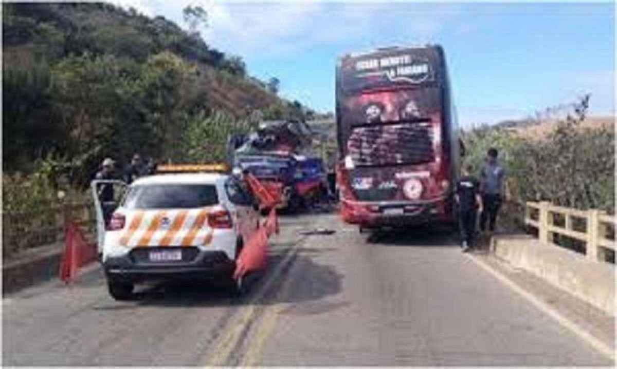 Acidente ocorreu em cima de uma ponte da BR-262, no início da manhã -  (crédito: Redes sociais)