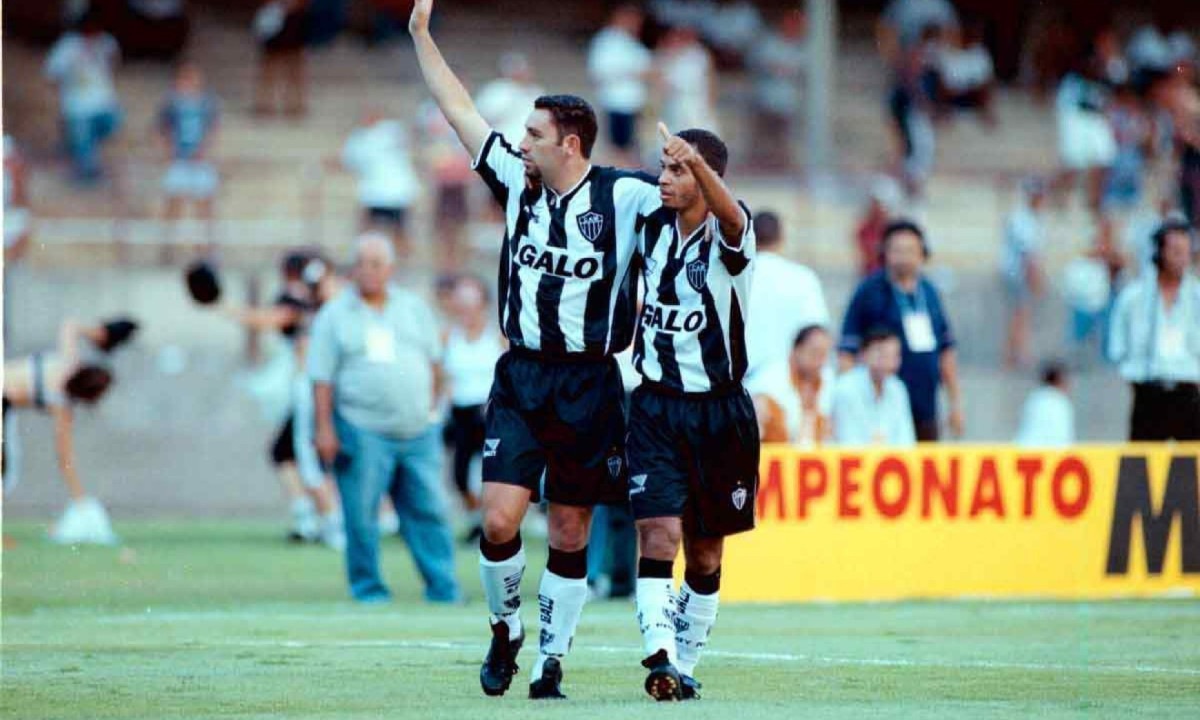 A dupla de ataque Guilherme e Marques fez a alegria da torcida do Galo no fim dos anos 1990 e início de 2000 -  (crédito: Auremar de Castro/Estado de Minas – 6/5/2000)